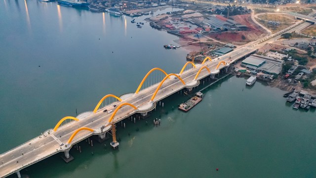 Cầu tình yêu Quảng Ninh