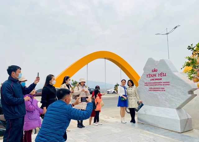 Cầu tình yêu Quảng Ninh