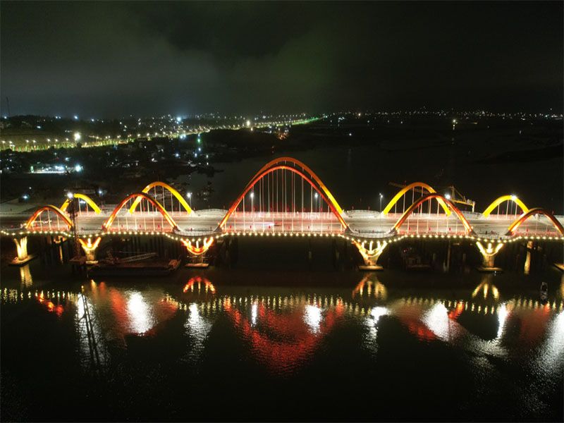 Cầu tình yêu Quảng Ninh