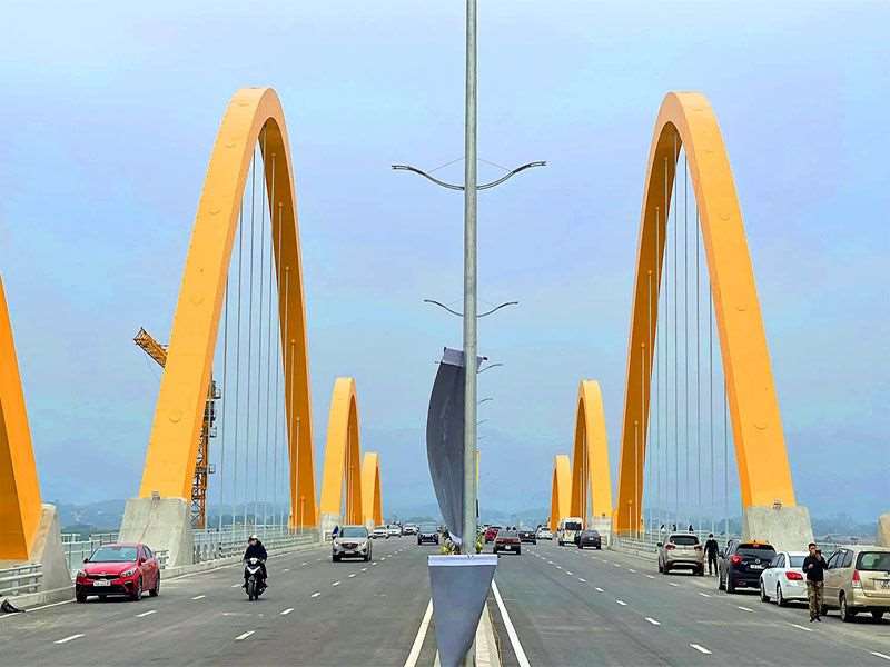 Cầu tình yêu Quảng Ninh