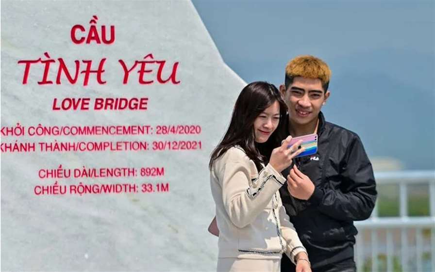 Cầu tình yêu Quảng Ninh