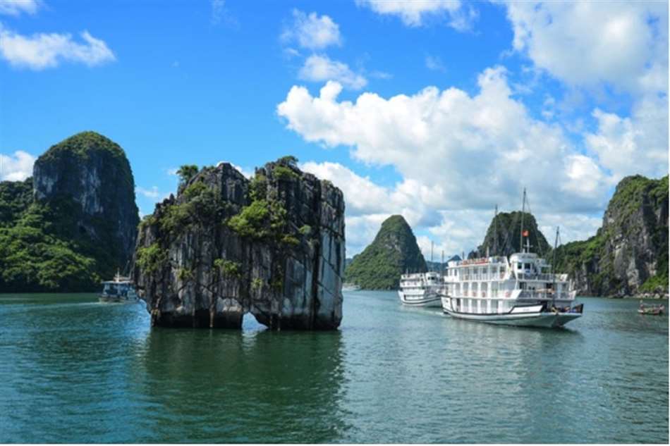 tour du thuyen ha long gia re